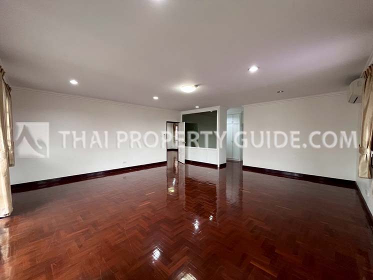 House with Shared Pool in Bangnatrad 